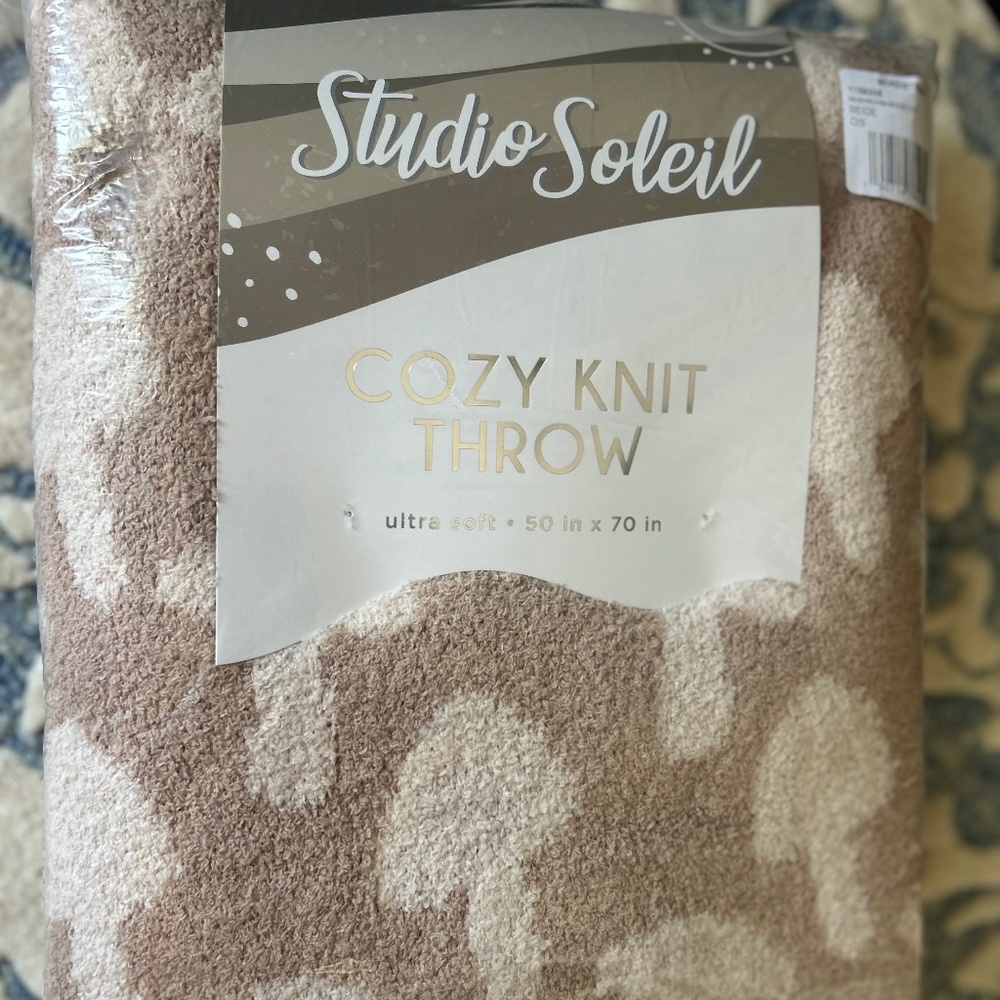 ENVOGUE Mushroom Throw Blanket
